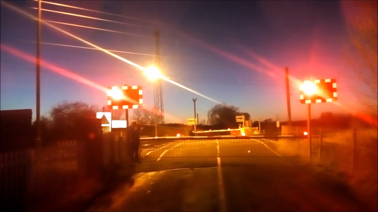 Greatford Level Crossing 07/01/18 - YouTube