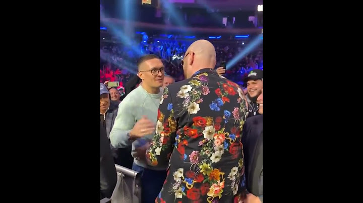 Oleksandr Usyk Photobombs Tyson Fury and Bob Arum, Comes Face to Face with Fury #shorts