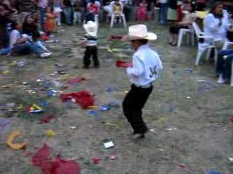 el rafilla 5 aÃ±os en su cumpleaÃ±os bailando el mono de alambre 12 de marzo del 2007 Salamanca Guanajuato
