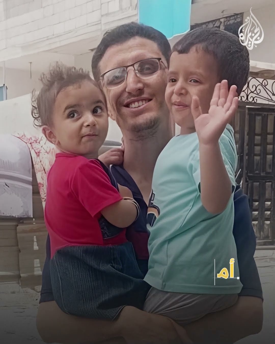رغم إصابتها الحرجة.. غزية تحصد الماجستير وفاءً لزوجها وطفليها الشهداء