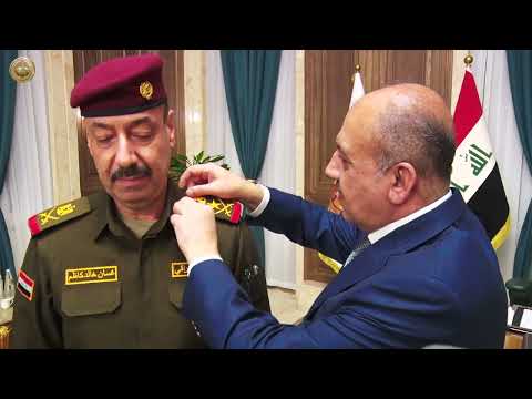 وزير الدفاع يقلد الرتب لعدد من الضباط المترقين في جدول كانون الثاني ٢٠٢٥