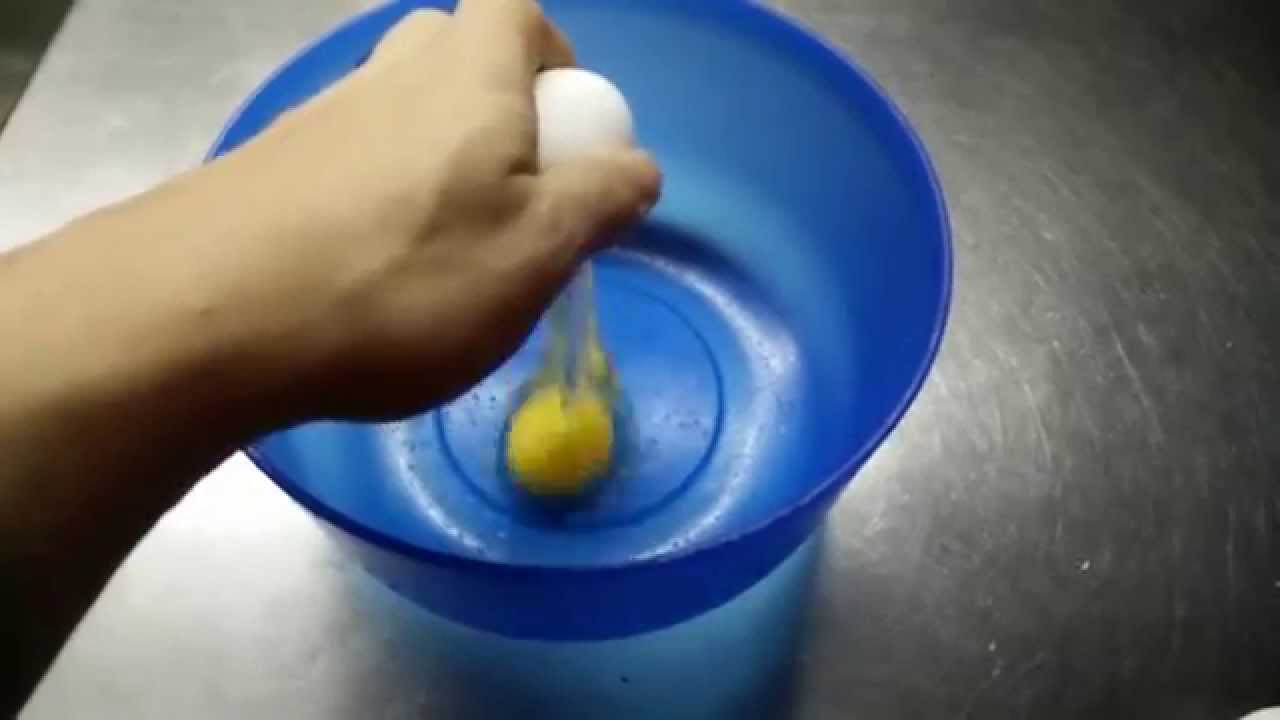 Breaking Eggs in Slow Motion, Fast Motion and Reverse [filmed with OnePlusOne, 720p 120 FPS