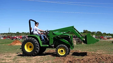 Jak široký je traktor John Deere 4300?