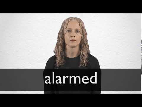 How to pronounce ALARMED in British English