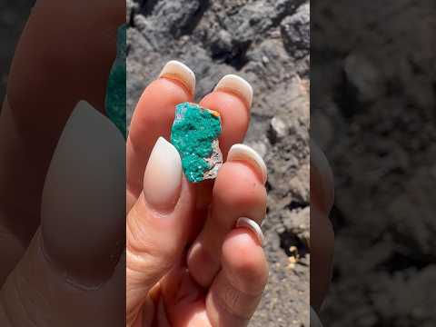 Video: Dioptase (kopersmarag, achiriet, ashiriet): mineraaleienskappe, kleurbeskrywing, toepassing
