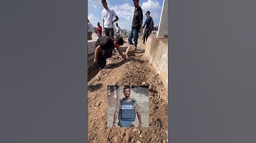 هذا قبر الشهيييد الحبيب الصحفي الغالي على قلوبنا جميعا صالح الجعفراوي رحمة الله تغشاه 💔😭