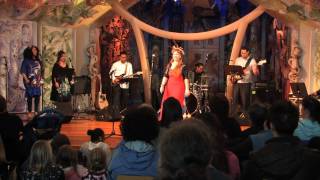 Video thumbnail of "Toni Huata performs "E rere" at Te Papa"