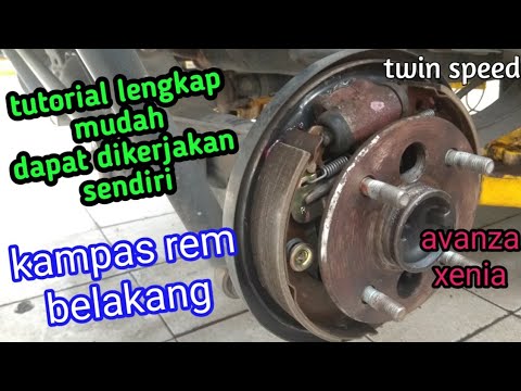 Video: Cara Membalas Lampu Bateri Kereta: 9 Langkah