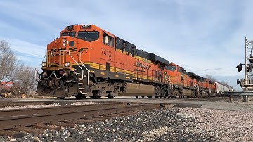 Slow moving Z train ft H1 Dash 9! BNSF Transcon: Marceline sub..01/01/2023