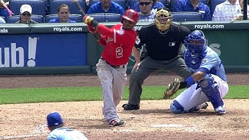 LAA@KC: Aybar ties the game with a solo homer