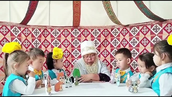 Жуынатын бөлмеде жұмыс алдында жыныстық қатынас Әйел жуынатын бөлмеде жатқанда ер адам қызметші қызды сиқыған.