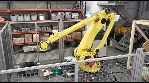 Robot Fanuc m410ib-140H roaring at full speed - Eurobots