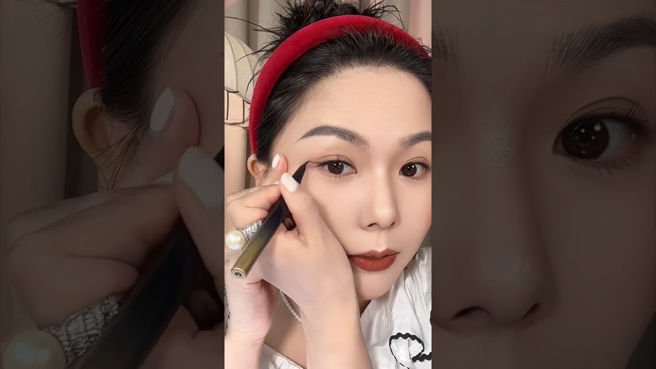 Winged eyeliner hack, simple makeup tutorial #beautiful #makeup #beauty #tutorial #viral #shorts