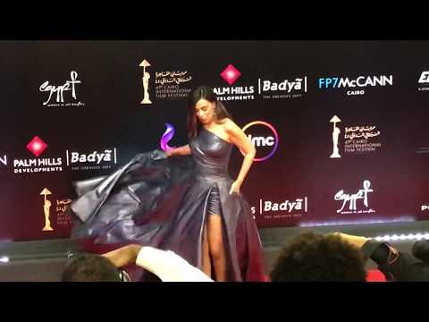 شاهد انجي المقدم جننت الريد كاربت بفستان مثير في ختام مهرجان القاهرة ٤١