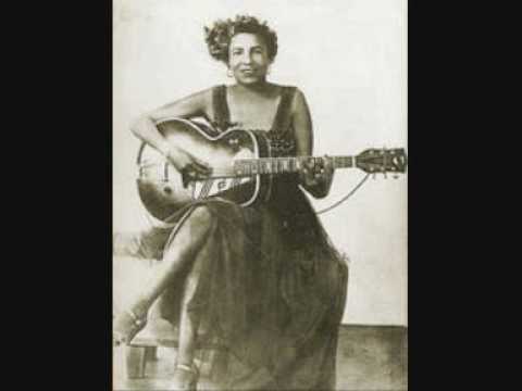 Memphis Minnie - Hoodoo Lady Blues