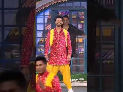 Akshay Kumar Removing Pants At Kapil Show