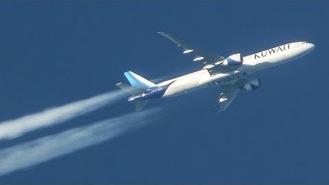 BOEING 747 CONTRAIL filmed from the ground - B777, Airbus Beluga, Airbus A350 ... (4K)