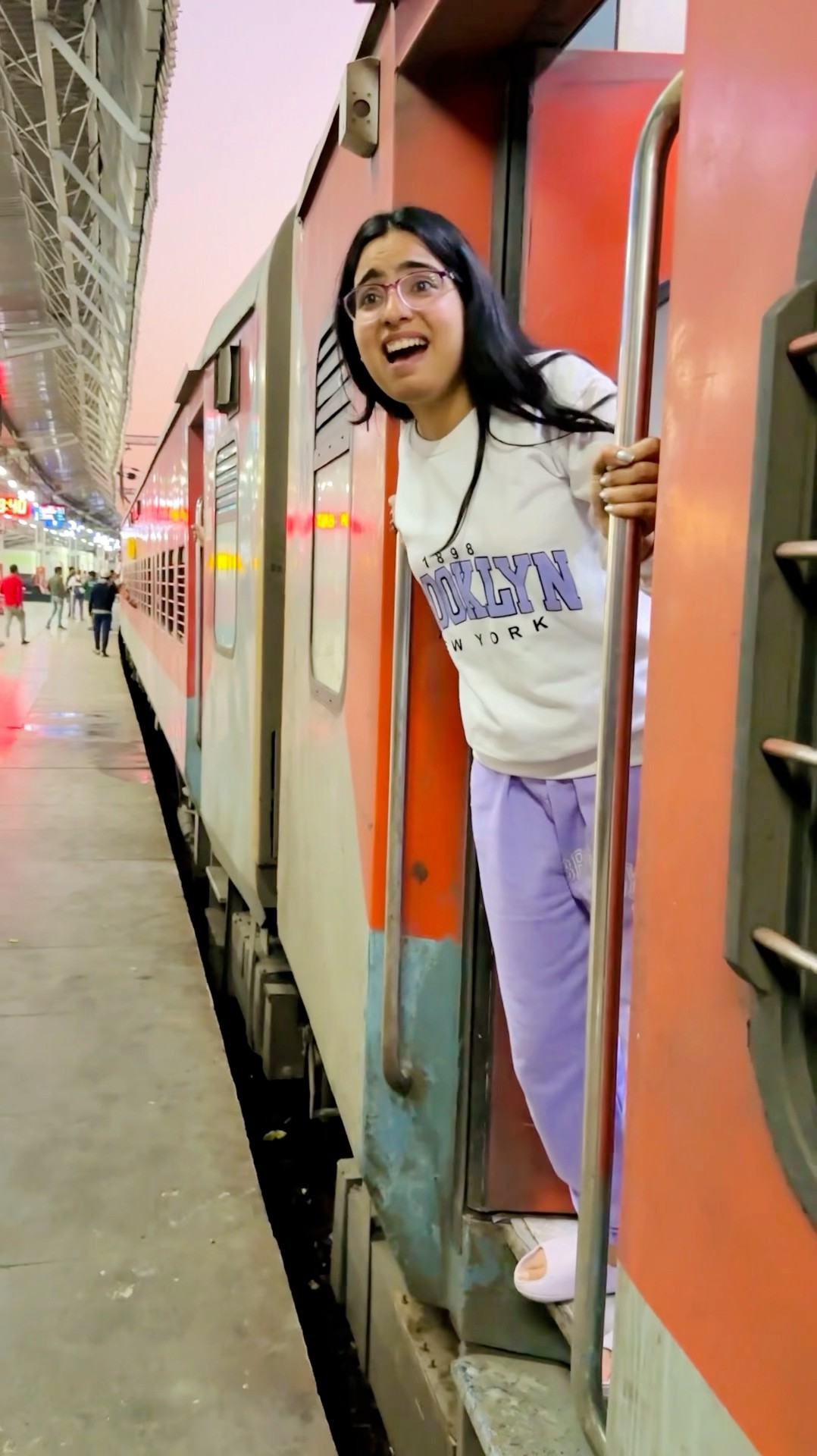 Goa Vlog on @Anurathivlog ? Meri train chuth gyi ? #dushyantkukreja #shorts