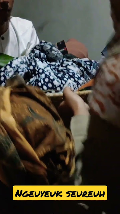 acara ngeuyeuk seureuh adat kampung naga