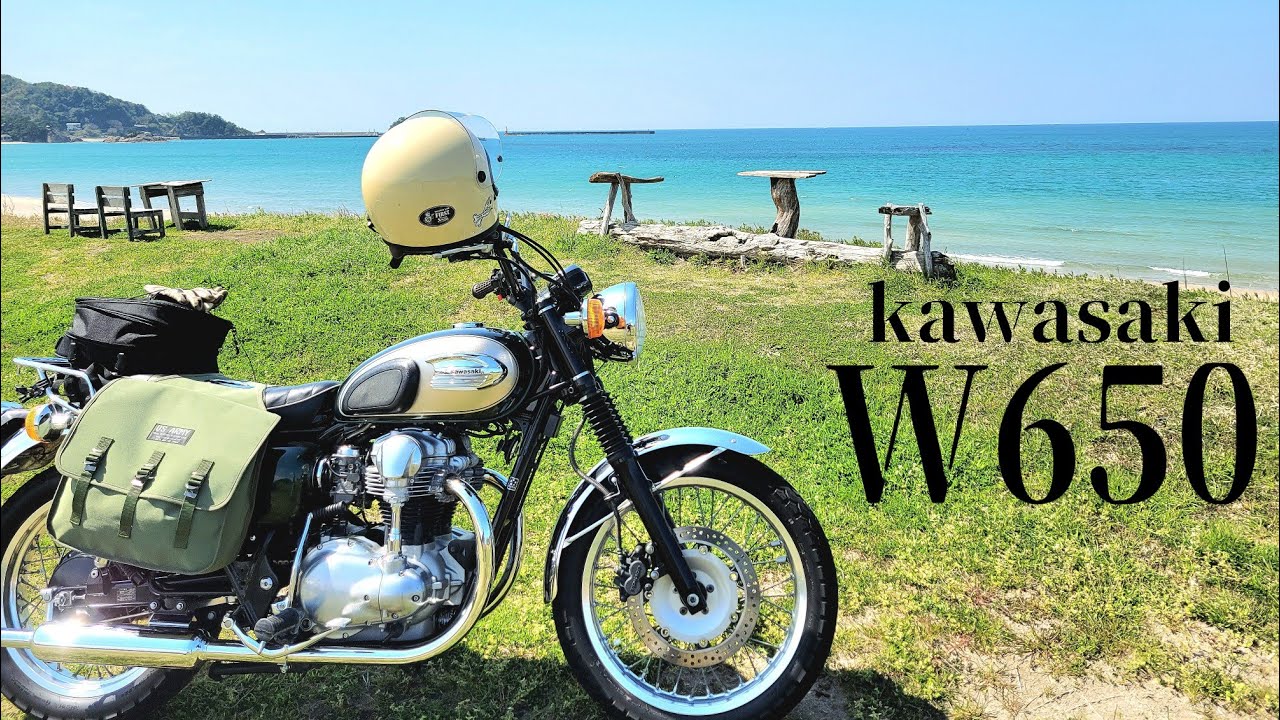 【kawasaki w650】Старое японское здание вокзала, цветение вишни и море.