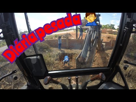 Retroescavadeira xcmg cavando