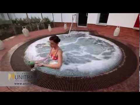 Wideo: Różnica Między Jacuzzi A Spa