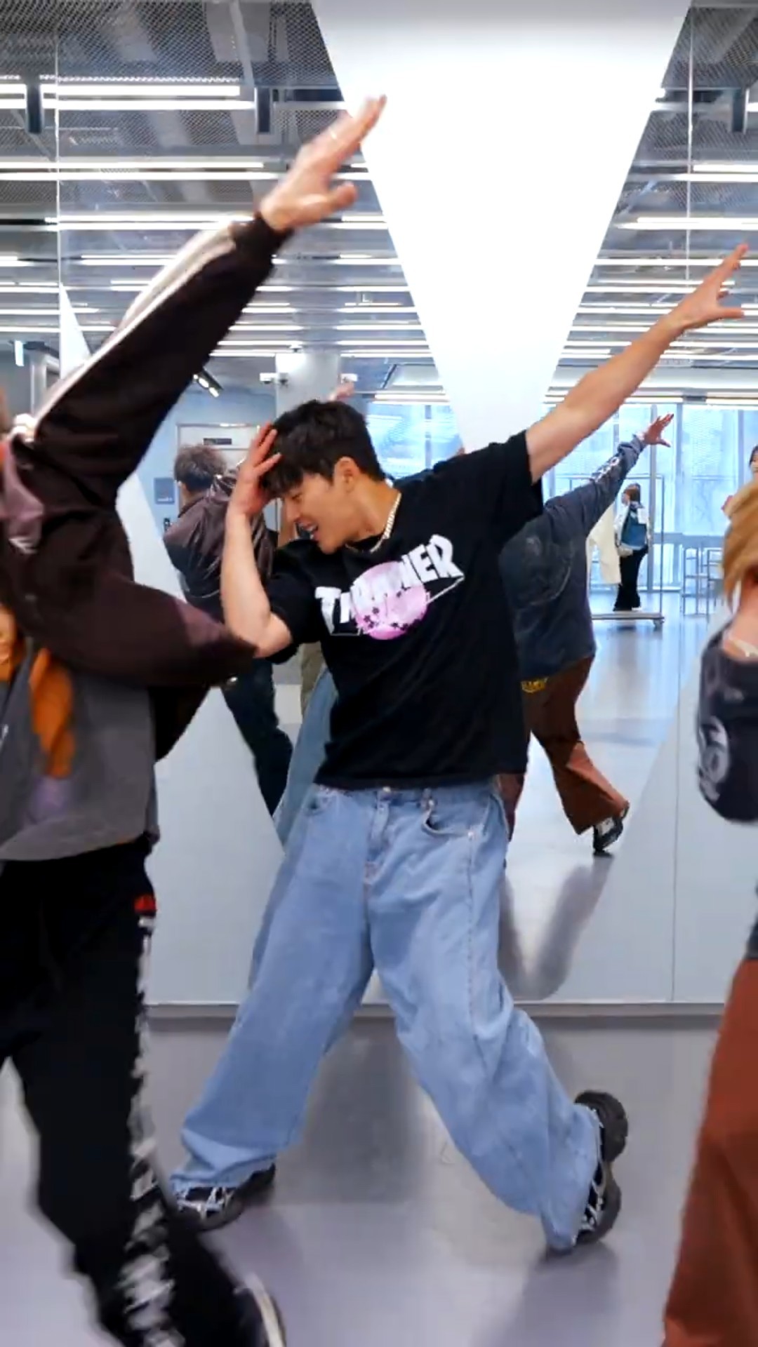 party all day?? #daisuke #kazuki #kooyoungback #showhey #yuta #choreography #dance
