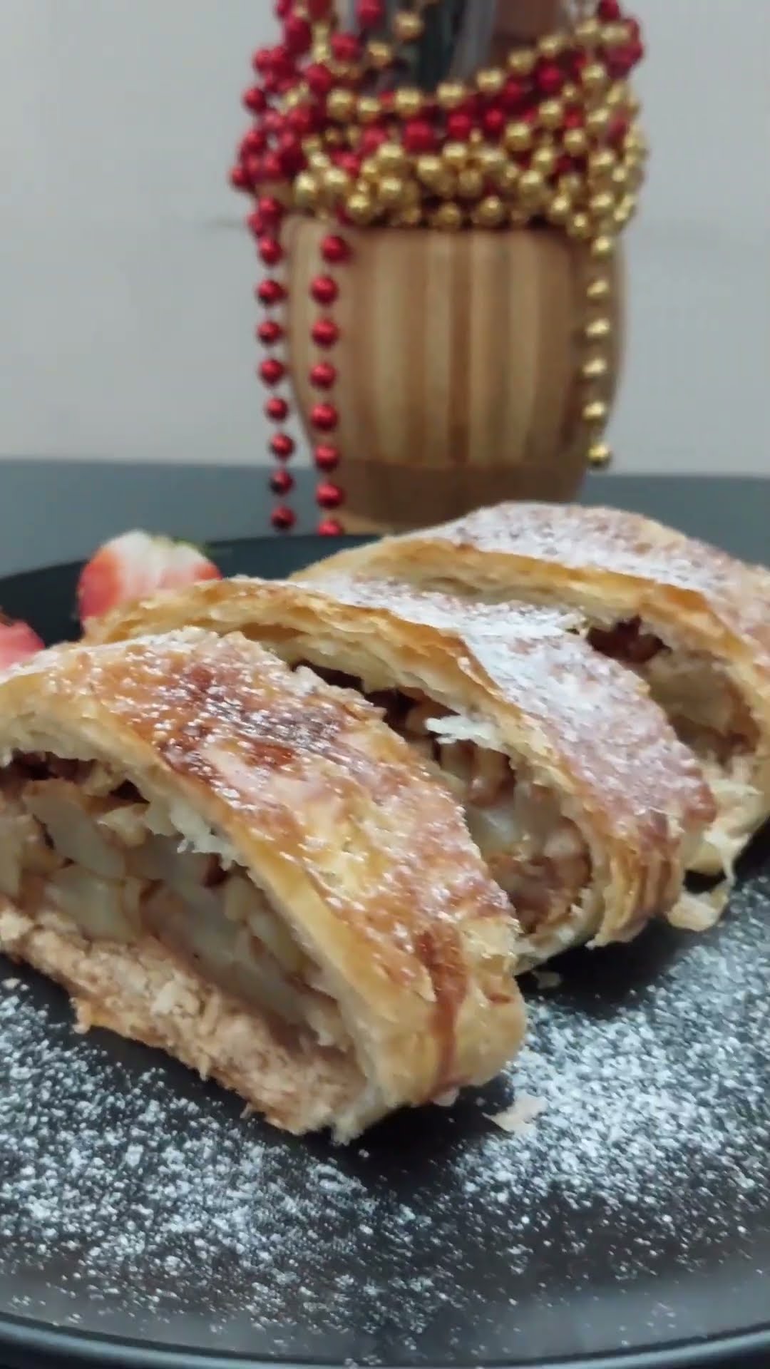 &amp;quot;Rezept: Blätterteigstrudel mit karamellisierter Birne&amp;quot; - YouTube