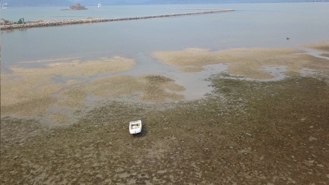 Άμπωτη στην παραλιακή Ναυπλίου - Νέας Κίου