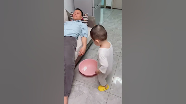 兜兜实在太暖心了，爸爸下班回来不舒服兜兜竟然把爸爸照顾这么好 #funny #cute #baby #萌娃