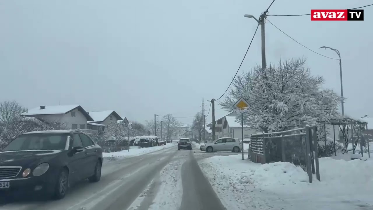 Bihać pod snijegom: Građani pozvani da uklone vozila s ulica