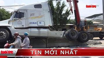 ⚡ Tin mới nhất | Tài xế ngủ gật, xe container cày nát dải phân cách Quốc lộ 1