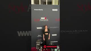 Emily Blunt arrives to the WWD Style Awards in the most delightful way. ❤️ Emily Blunt arrives to the WWD Style Awards in the most delightful way. ❤️