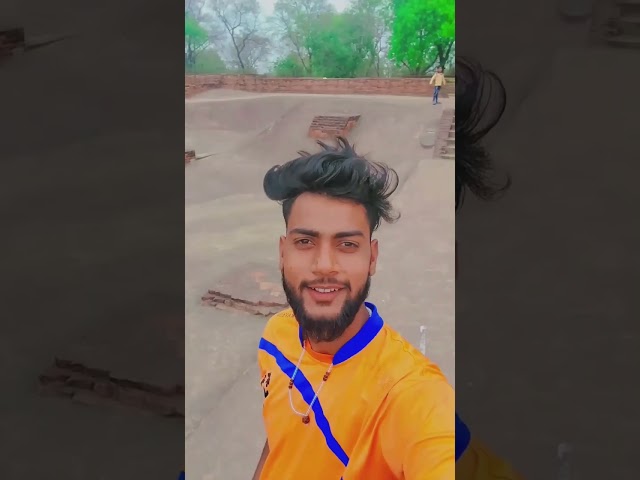 godi me leke 🤩 Bhojpuriya #pavan_singh_new_bhojpuri_song #sarnath #Akanksha Dubey #viralvideo #suraj class=