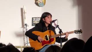 Beabadoobee - 1999 Acoustic 14/07/22 St. Johns Church, Kingston 2022 Resimi