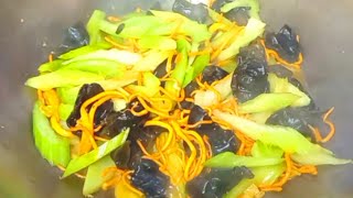 HOW TO COOK DELICIOUS LARGE CELERY EAR MUSHROOMS || DAILY HONG KONG RECIPES