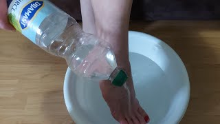 Pour vinegar on your feet and WATCH WHAT HAPPENS💥(Genius trick)💥