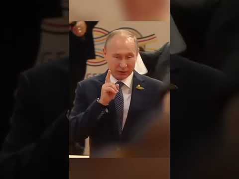 #putin #lider #presidente #rusia Angela Merkel's eye rolling with Putin's explanation.