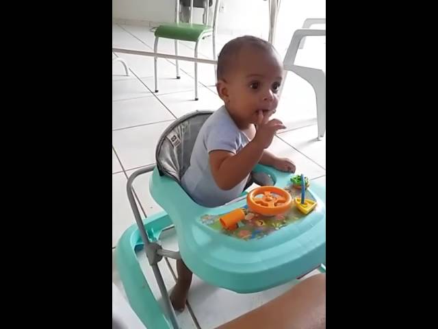 ASSISTINDO GALINHA PINTADINHA