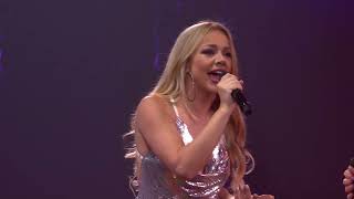 Tino Martin & Emma Heesters – Loop Niet Weg (Viva Las Vegas) [Live in de Ziggo Dome 2022] Resimi