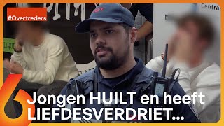 Huilende Jongen Met Liefdesverdriet Trapt Poortjes Door Op Het Station Overtreders