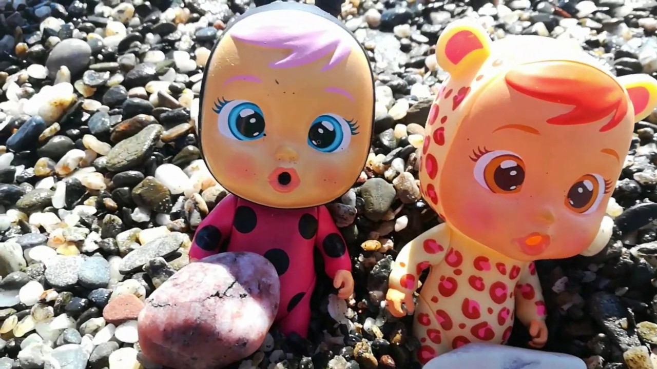 bebes llorones en la playa