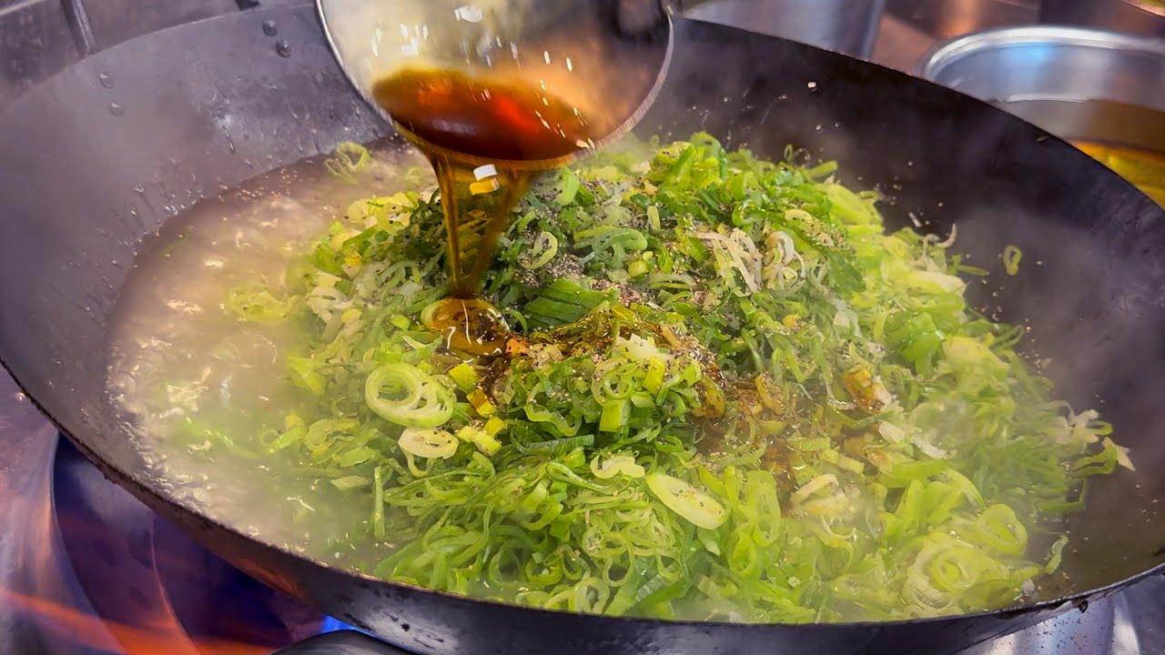 ねぎだけあんかけ炒飯　Fried Rice Drowned in Nothing but Green Onions