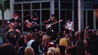 Miniatura de vídeo de "5 Seconds of Summer - Out Of My Limit (Live at Derp Con)"