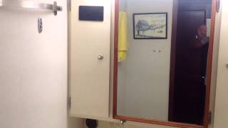 61 Hatteras Cpmy 84 Forward Stateroom & Head Shower