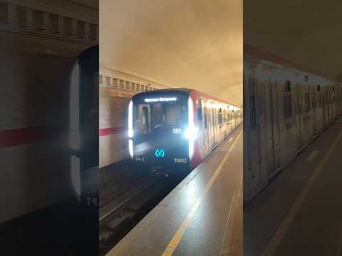 Video: Vladimirskaya metro stotis yra dar viena Sankt Peterburgo metro ypatybė