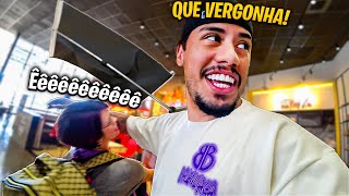 PASSAMOS A MAIOR VERGONHA NO AEROPORTO😂DERRUBEI AS COISAS DA LOJA KKKKKK