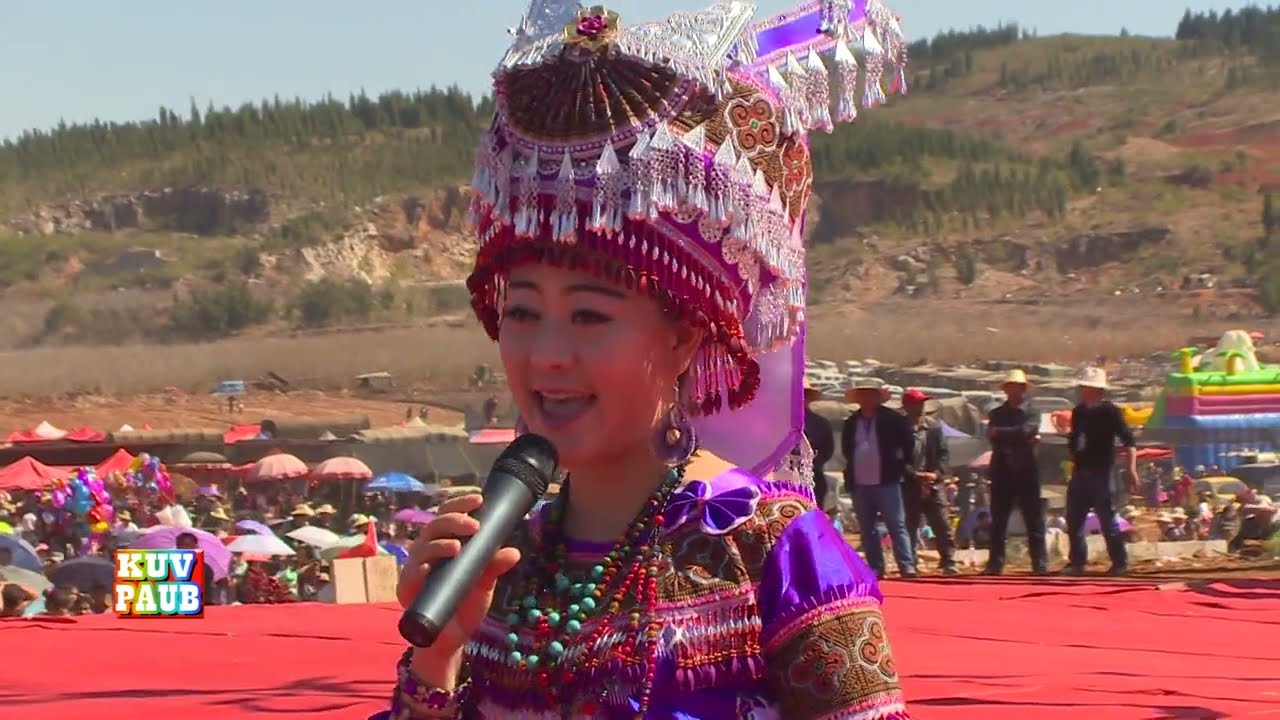 Laaj Tsawb 2014 邹兴兰 Sings"Nkauj Muam Nrau Nus" during Hmong Int'l Huashan - Hauvtoj Festival 2014