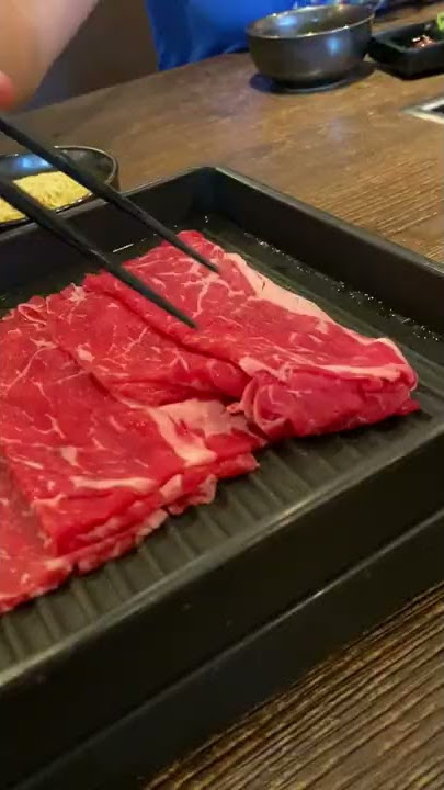 Japanese Hot Pot! Sukiyaki and Tonkotsu at Mo-Mo Paradise (Shabu Shabu)