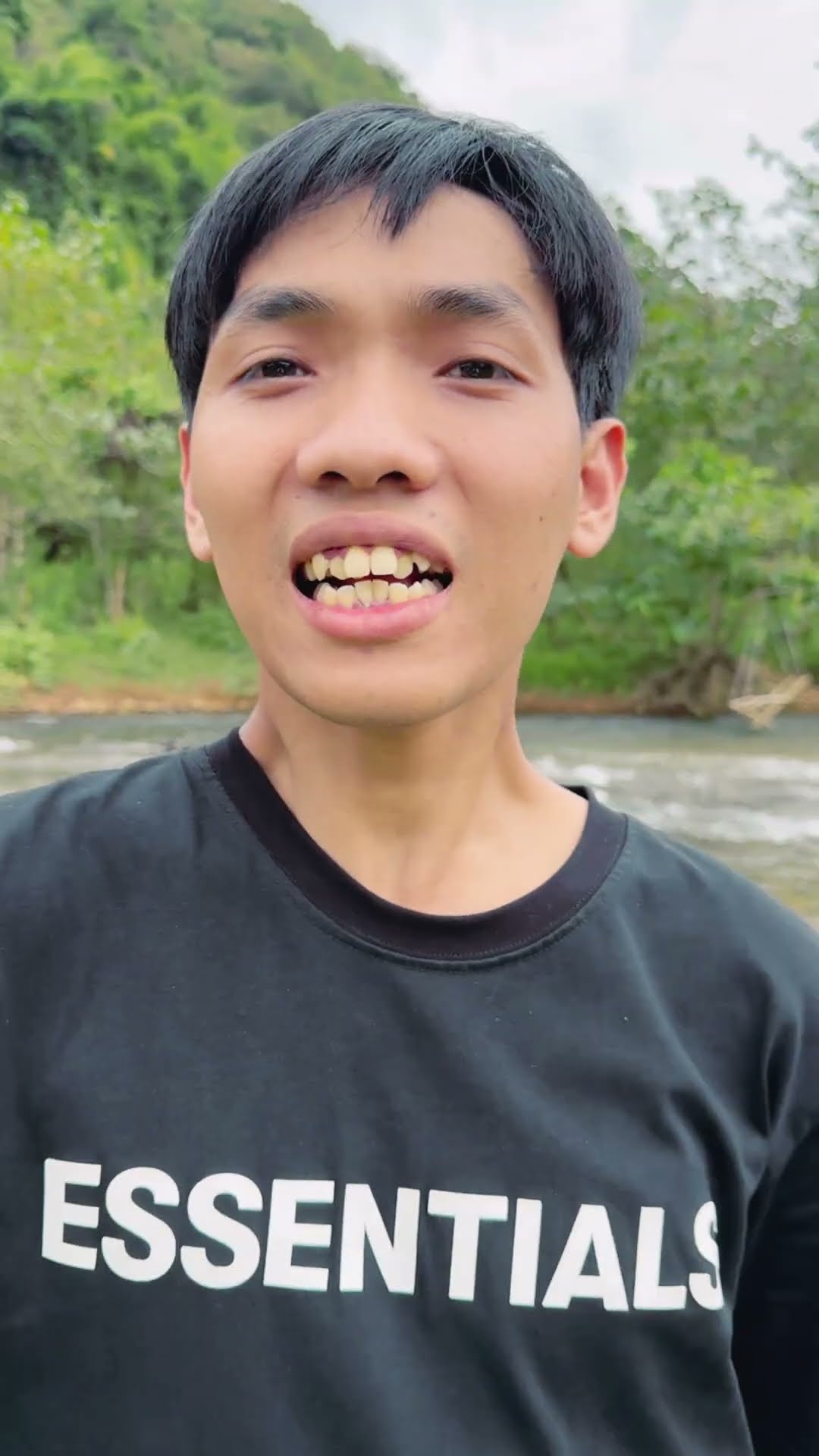 LNS - Đại chiến Súng Nước bên bờ suối || Water Gun Noob vs Pro vs Hacker #shorts